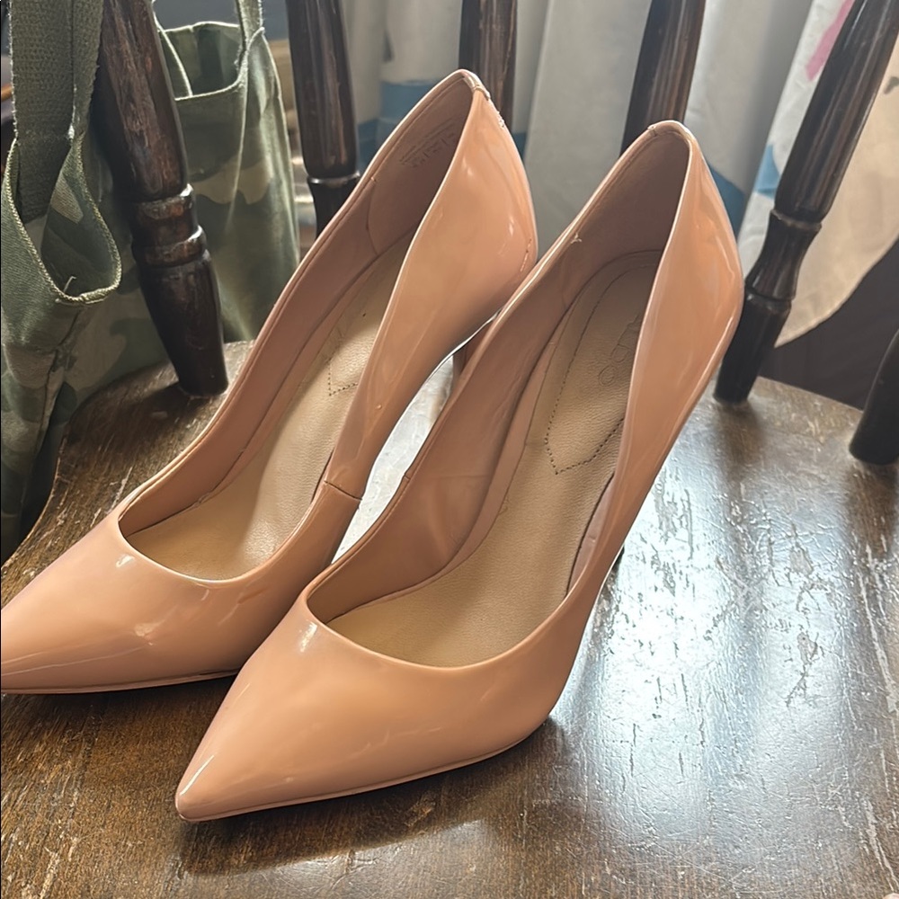 Elegant Nude Pumps